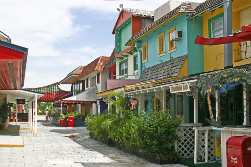 Shopping, dining, and entertainment in The Bahamas